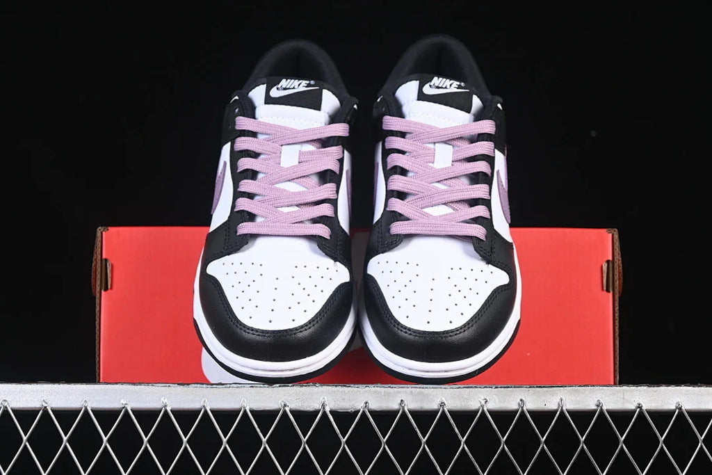 Nike SB Dunk Low "B/W/Sodt Purple"